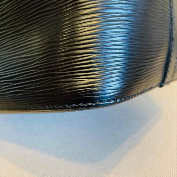 LV Pétit Noé Épi leather bag - Picture 6 of 16